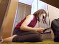 控室屁こき 待ち時間にこっそりガス抜き2 サンプル画像 1